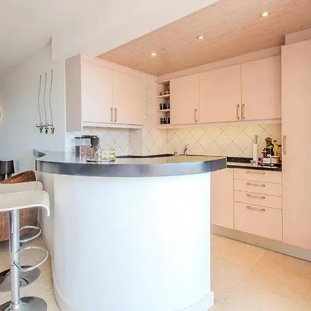 Apartment Ocean Bliss - Panoramic Sea View - 20m To - 2 Swimming Pools - Private Parking
